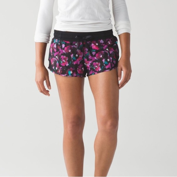 Lululemon Hotty Hot Shorts Mini Midnight Bloom Black Deep Fuschia Black Size 4 - Picture 1 of 11